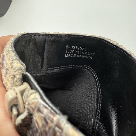 Insolia Boots Womens Size 7 Snake Skin Print Ankle Western Block Heel Zip - Picture 5 of 8